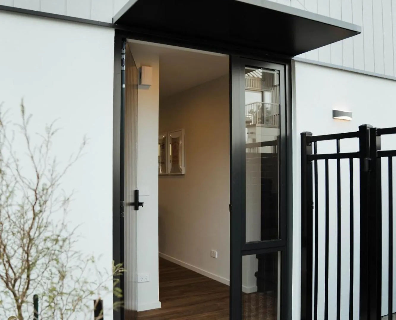 New Townhouse, Heart Of City Centre, 2 Bed 2 Bath, Car Park Christchurch Holiday home